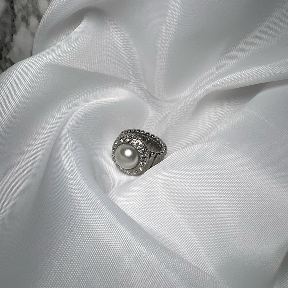 Vow to wow white pearl ring - Picture 2 of 3